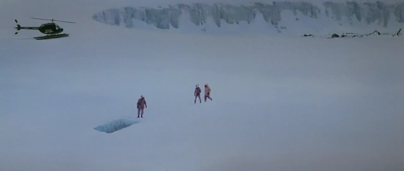 the-thing-1982-diggin-hole-thing-in-ice.jpg